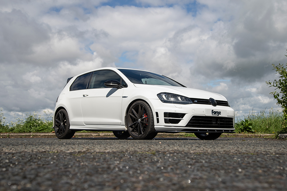 Race Intercooler for the EA888 2.0 TSI Engine - Image 8